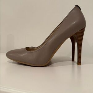 Calvin Klein Whinnie Pump